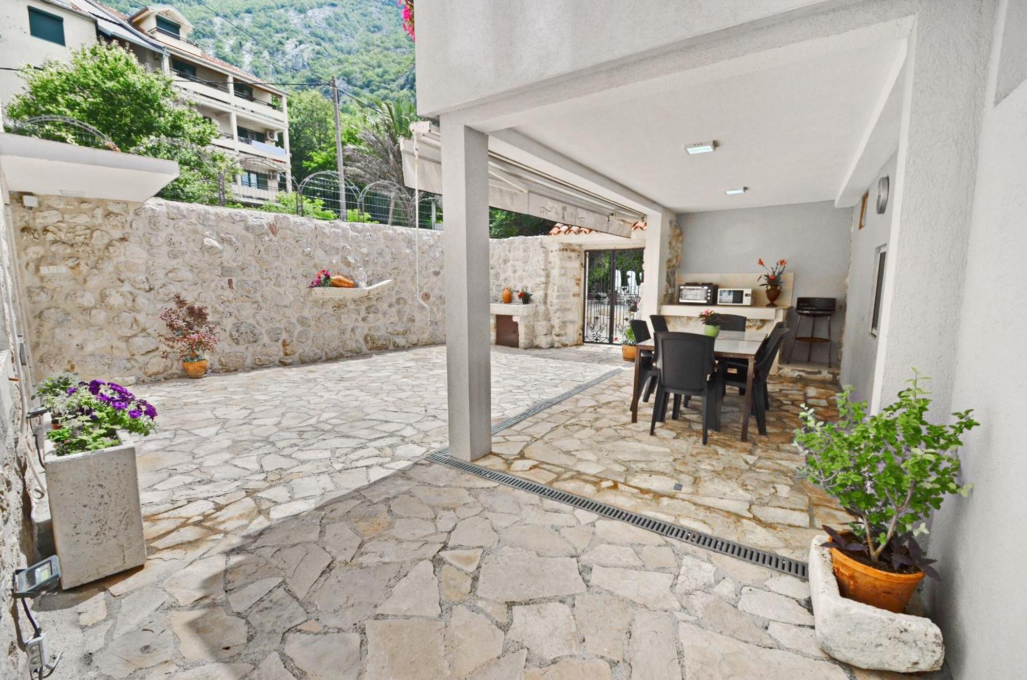 Apartments Mir I Dobro โกตอร์ ภายนอก รูปภาพ