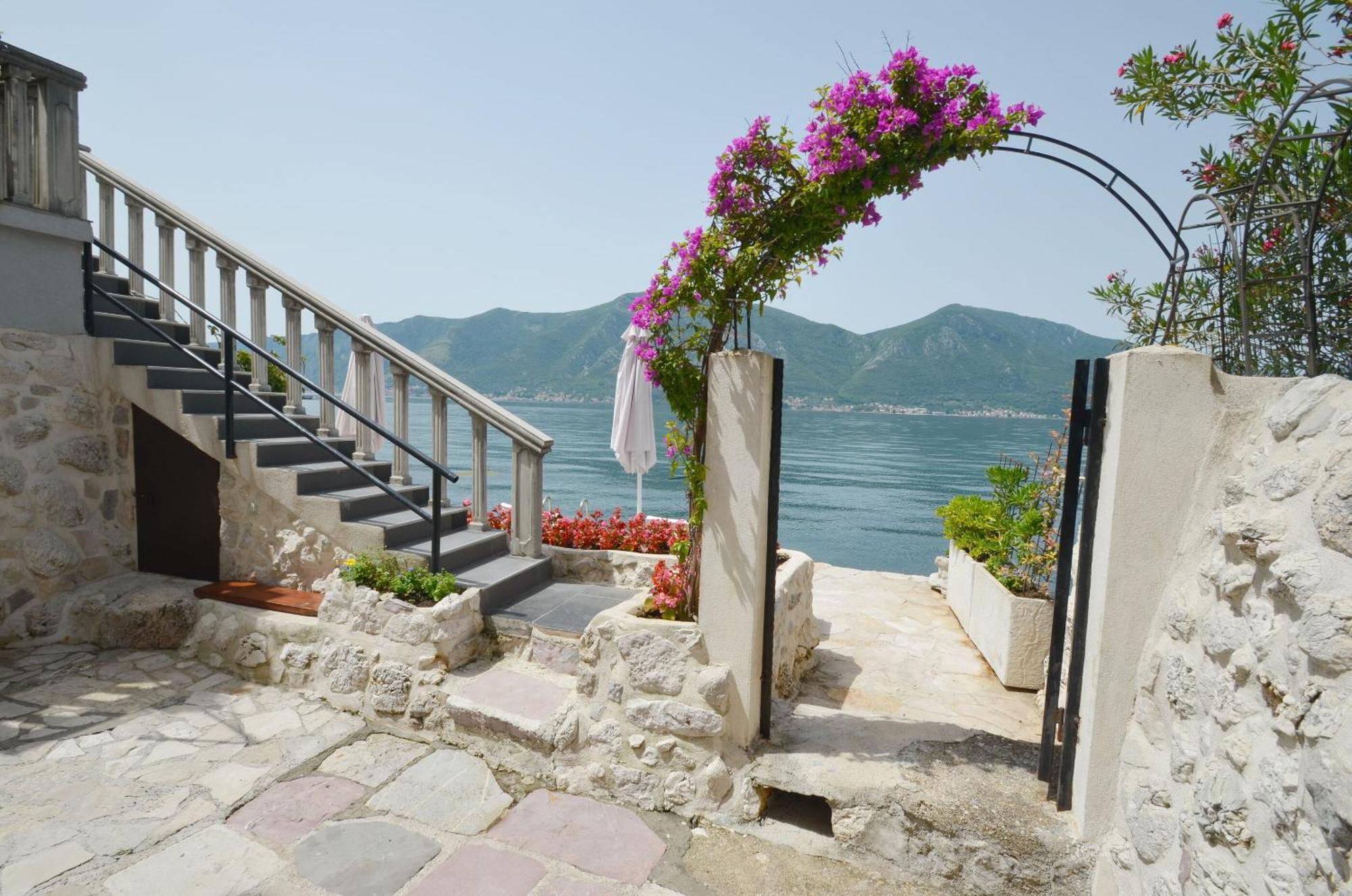 Apartments Mir I Dobro โกตอร์ ภายนอก รูปภาพ