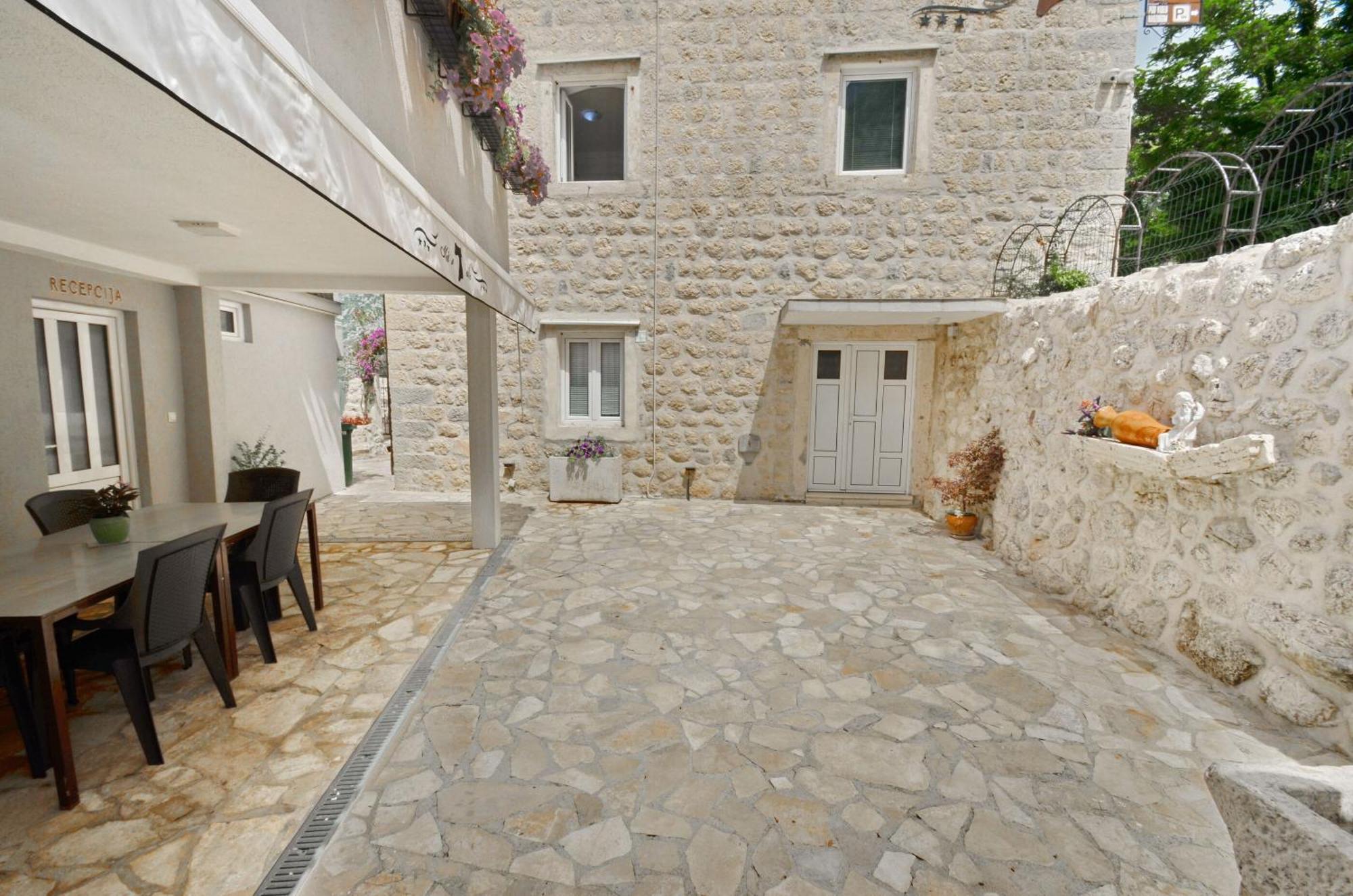 Apartments Mir I Dobro โกตอร์ ภายนอก รูปภาพ