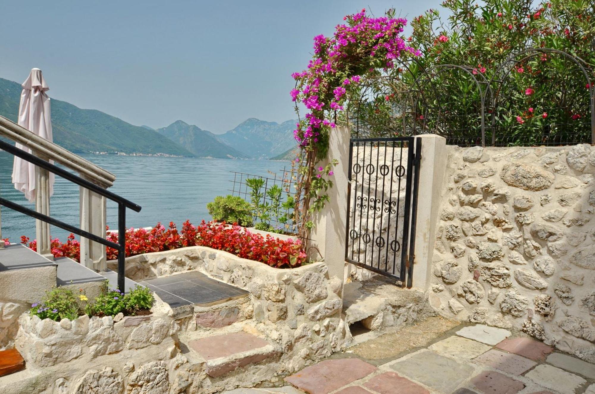 Apartments Mir I Dobro โกตอร์ ภายนอก รูปภาพ