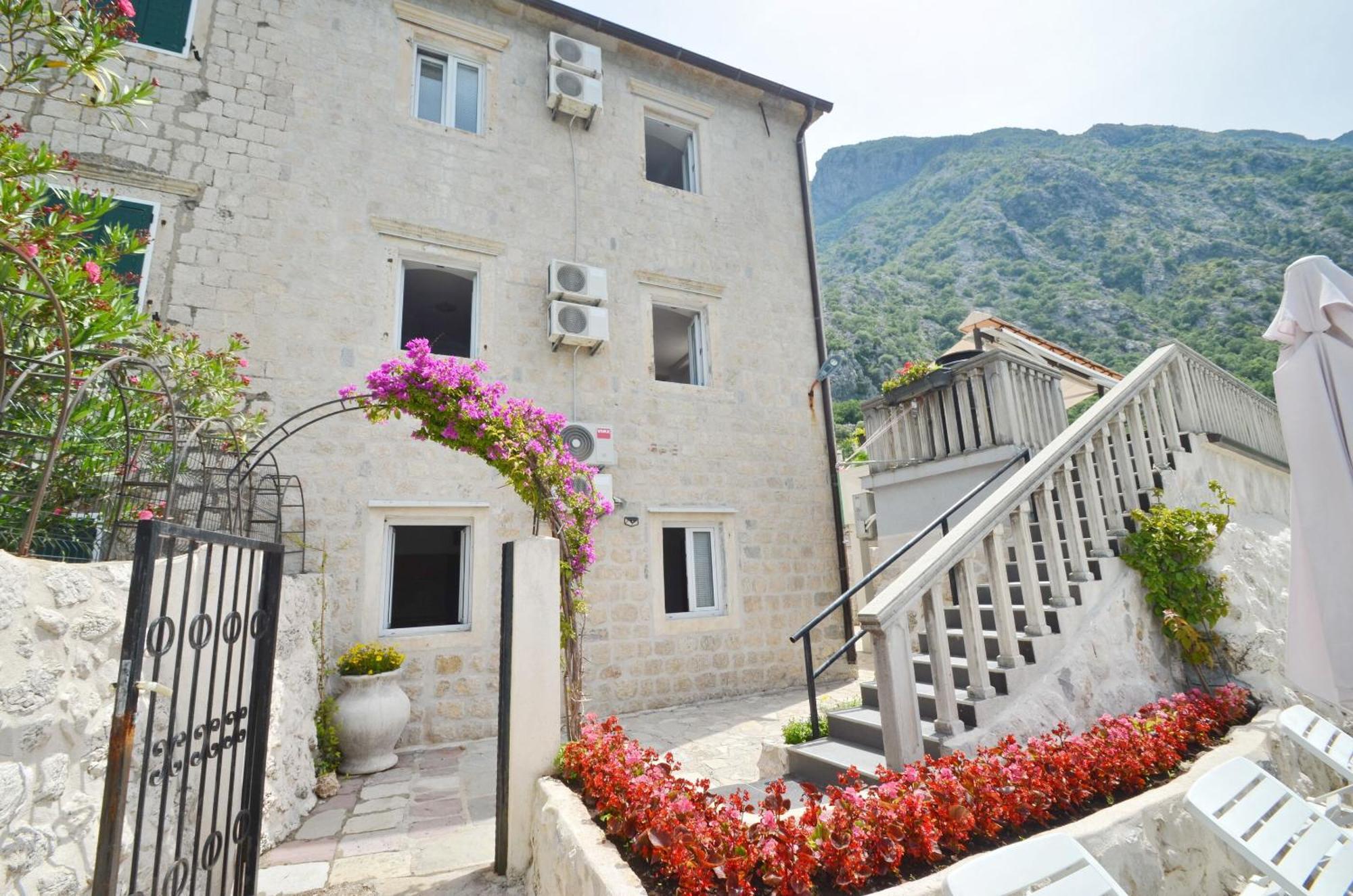Apartments Mir I Dobro โกตอร์ ภายนอก รูปภาพ